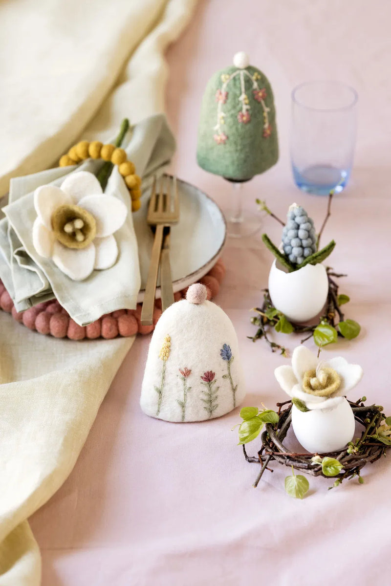 Egg Warmer White – Embroidered