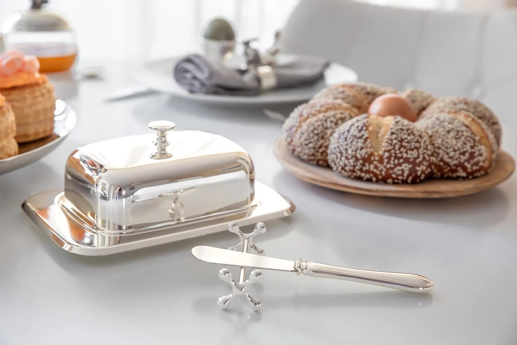 Butter dish with butter knife