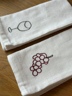 Set of 2 embroidered napkins 'Wine & Grapes'