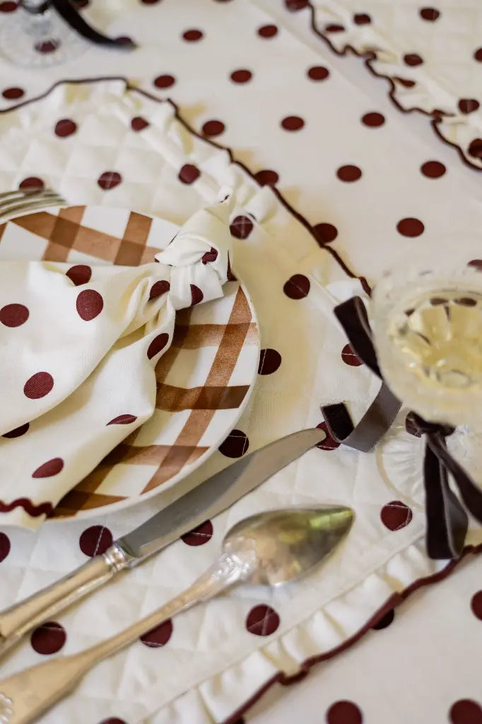 Tafellaken Paulette Brown met bruine polkadots