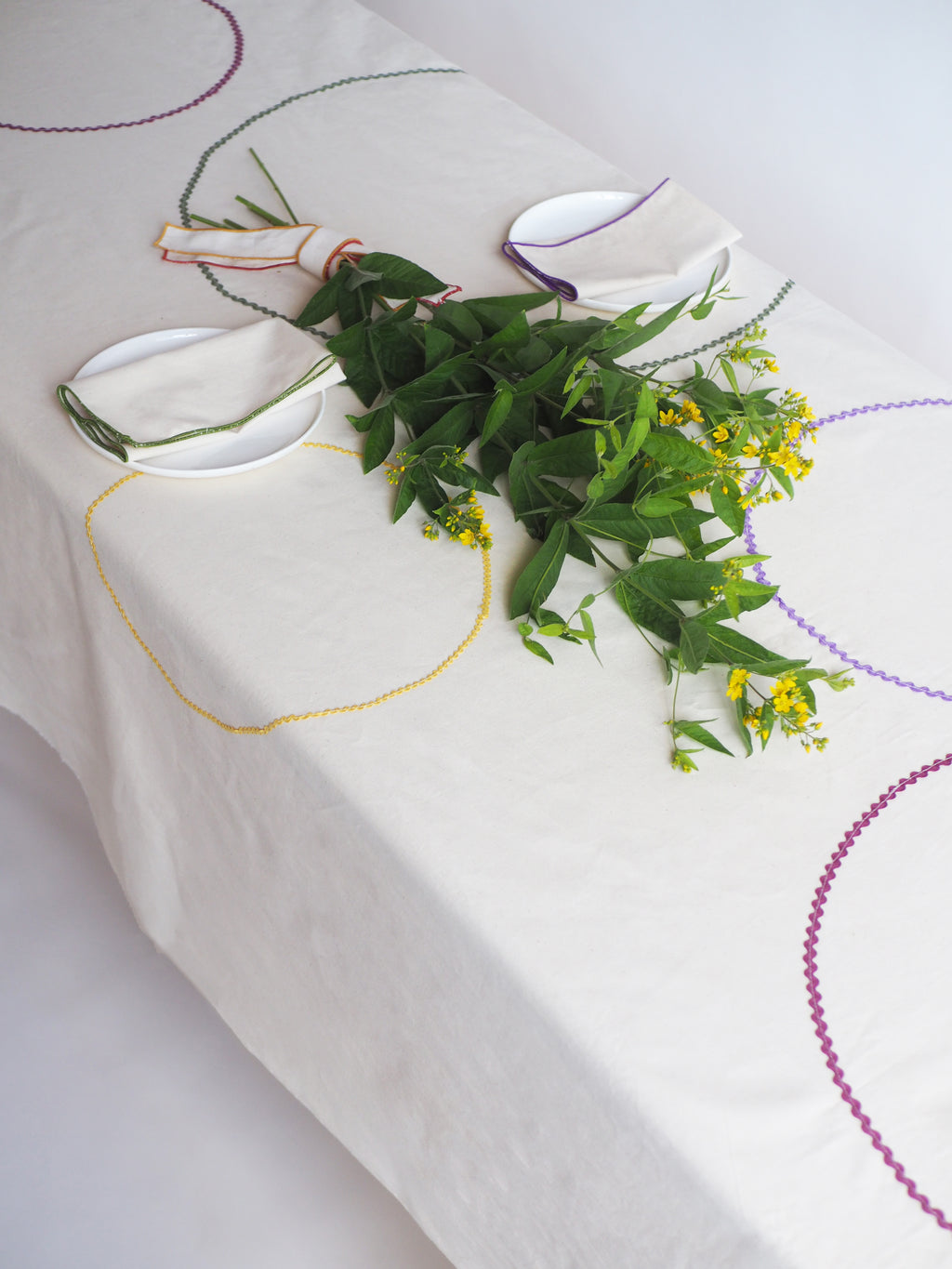 Tablecloth - Off-white colored circles - 150 x 240 cm