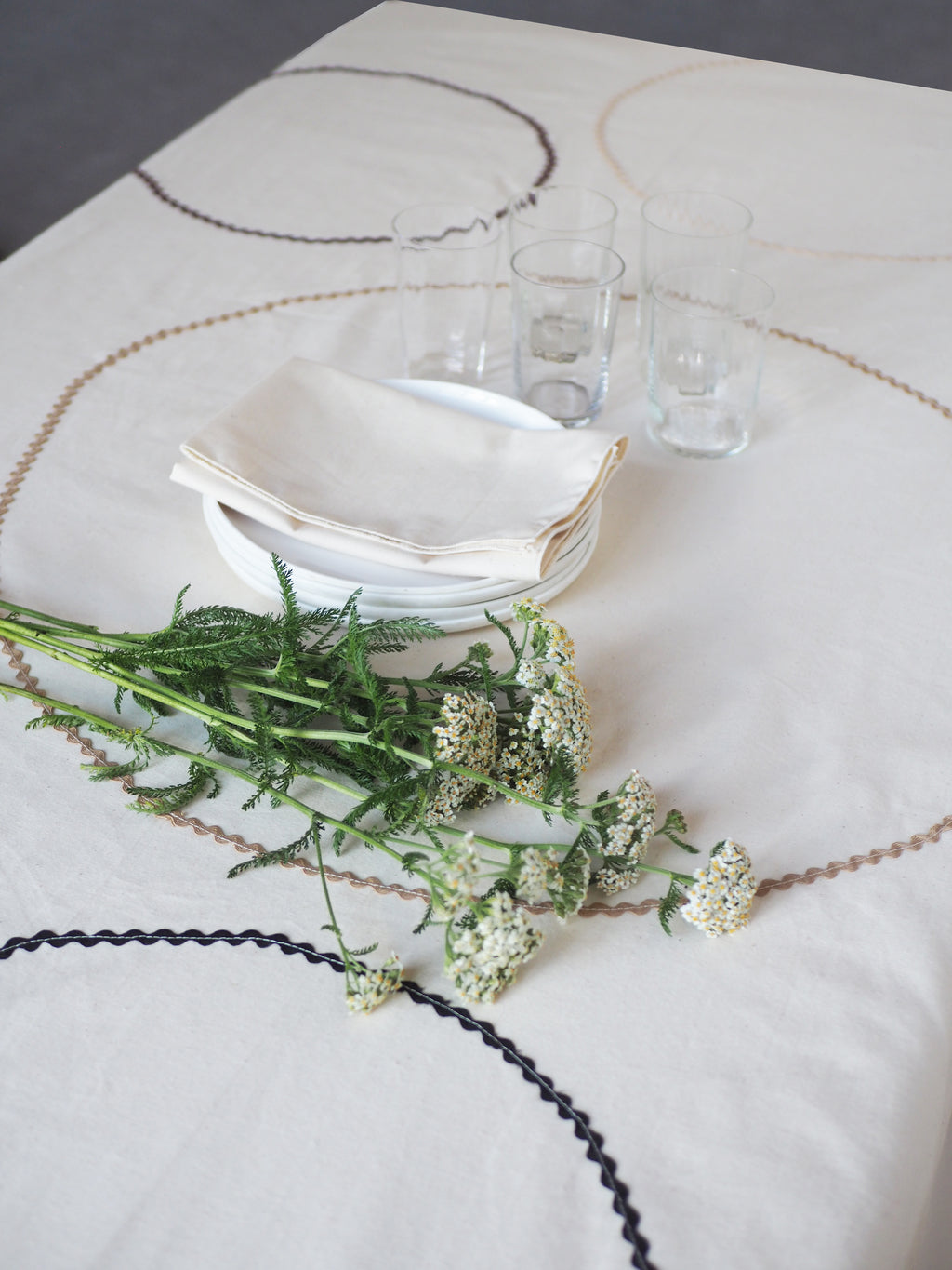 Tablecloth - Off-white colored circles - 150 x 240 cm