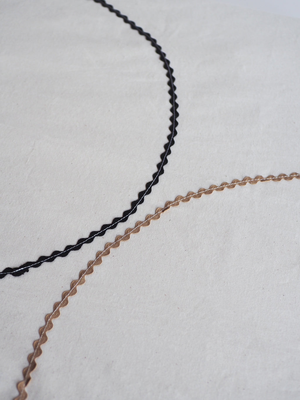 Tablecloth - Off-white colored circles - 150 x 240 cm