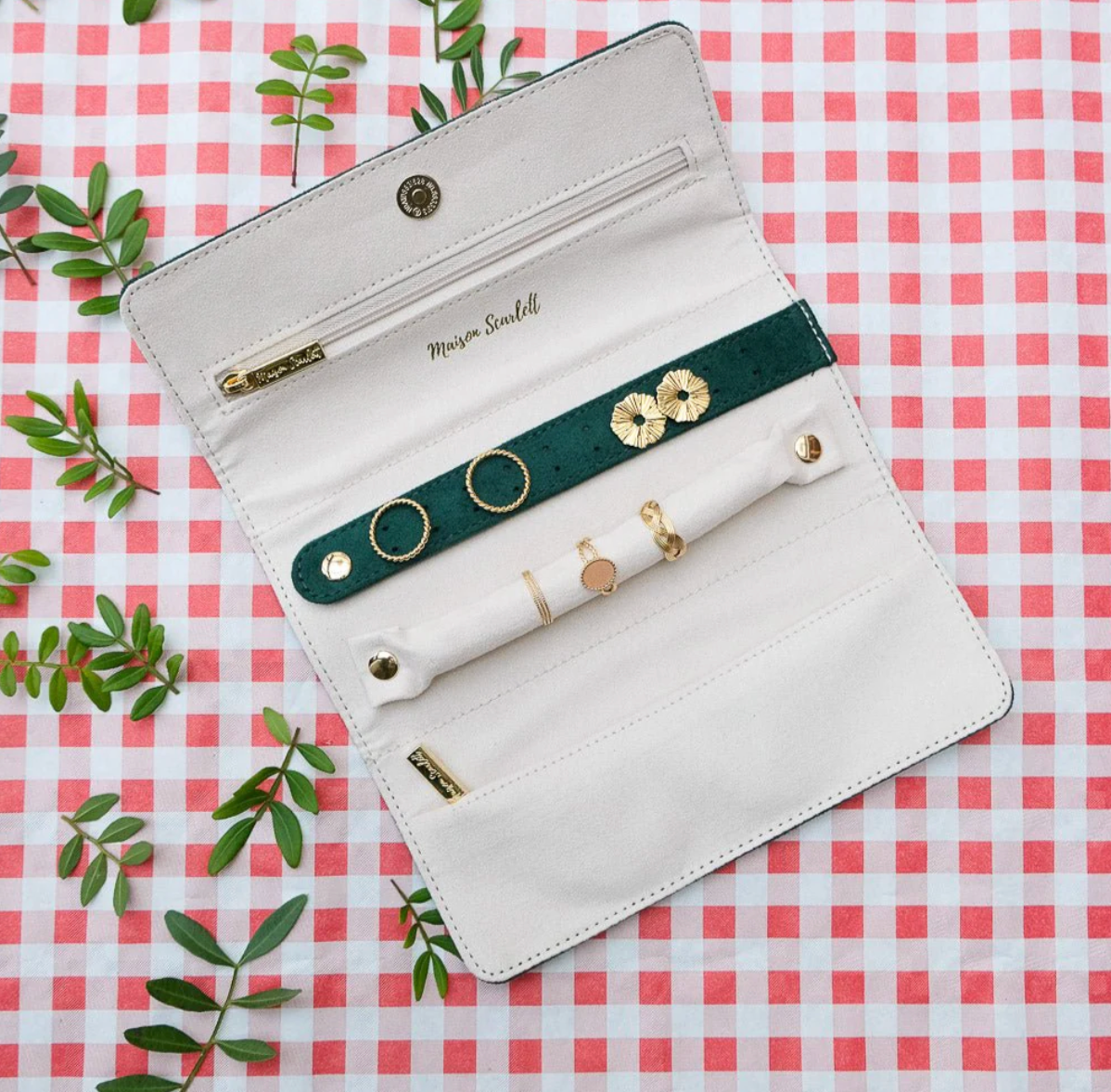 Velvet jewelry pouch - Green