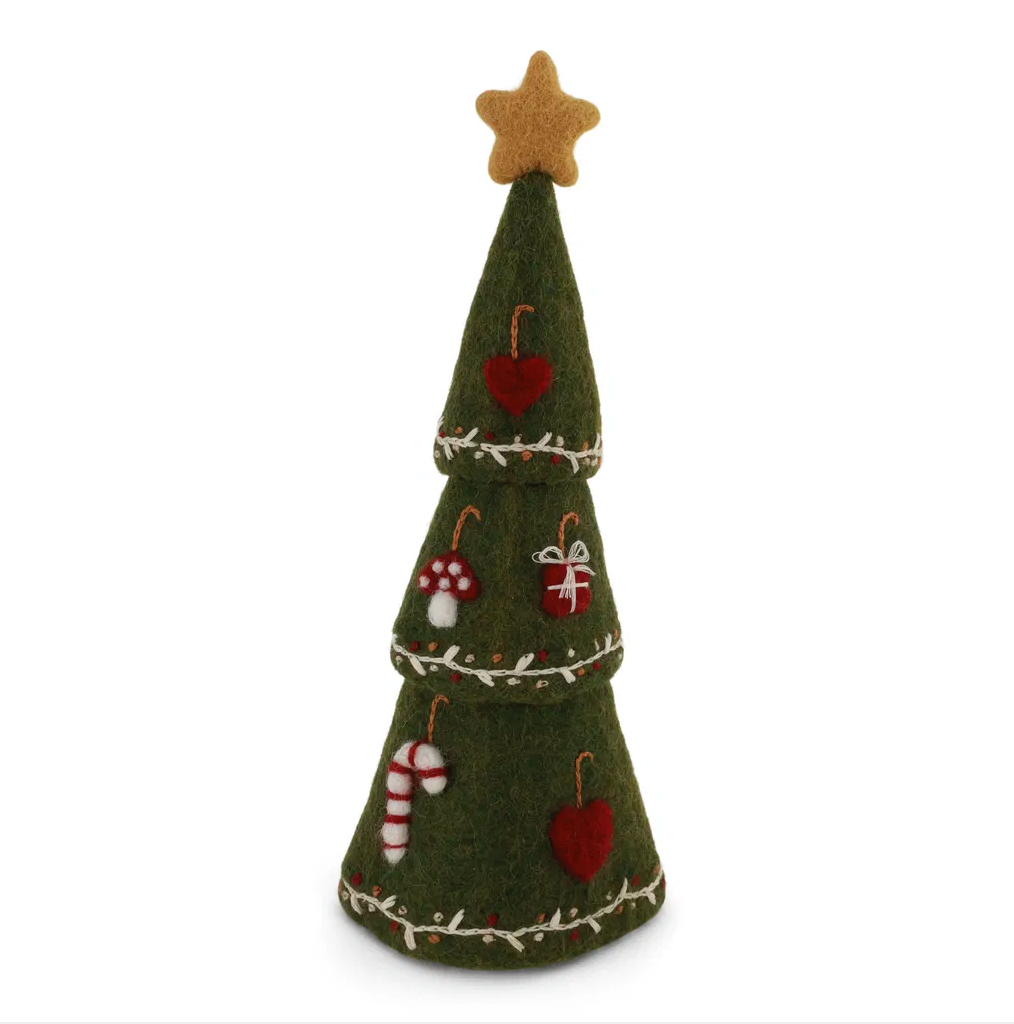 Kerstornament vilten kerstboom van Gry & Sif in groen met gouden ster en geborduurde versiering