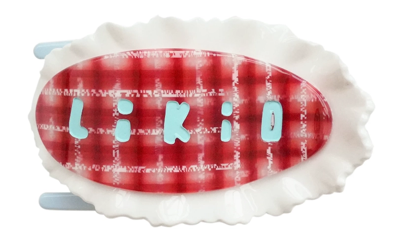 Pince plate Likio Berry Plaid à carreaux rouges bordée de dentelle, vue de face